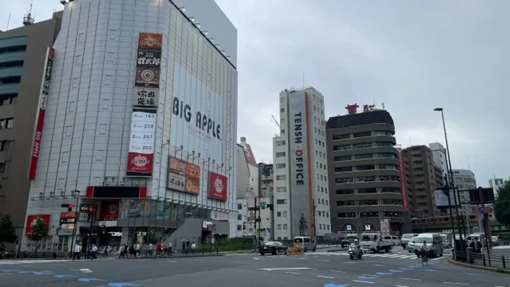 アクセスガイド Step 3: 万世橋方面へ