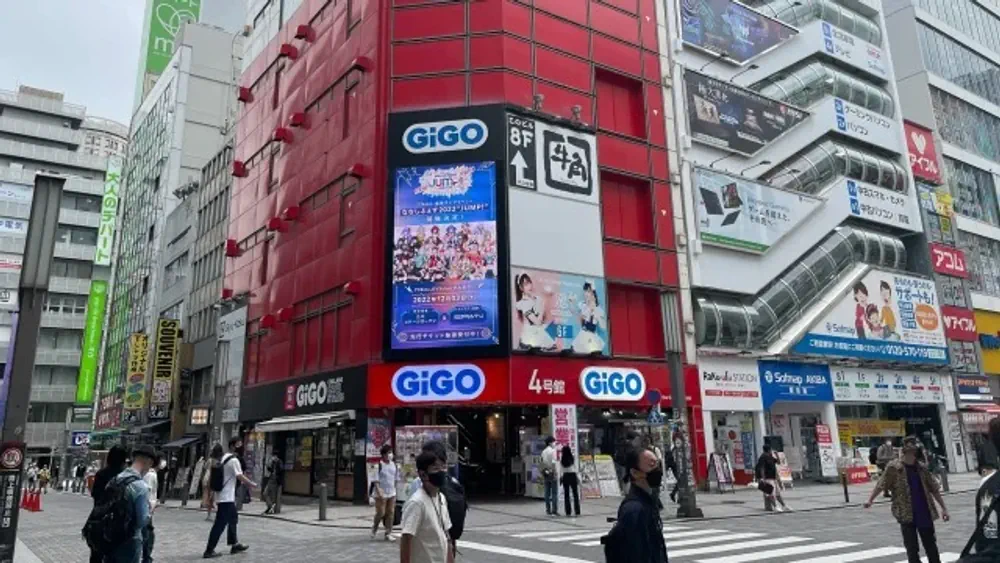 アクセスガイド Step 2: GiGO 秋葉原4番館を目指す
